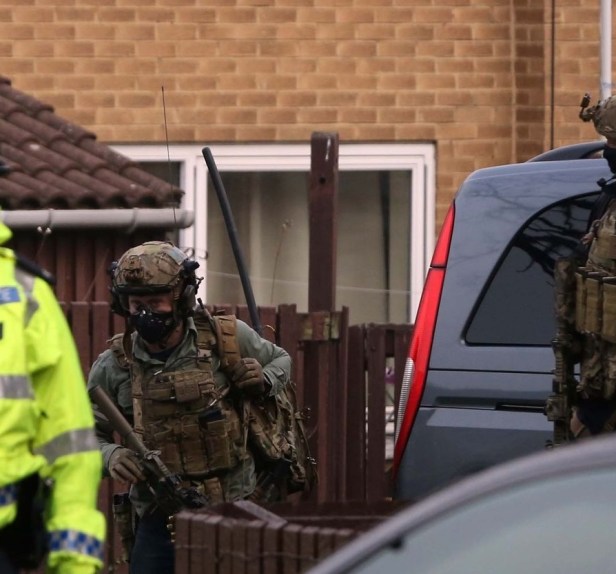 0_SGP_NEC_111218POLICE10seqnJPG